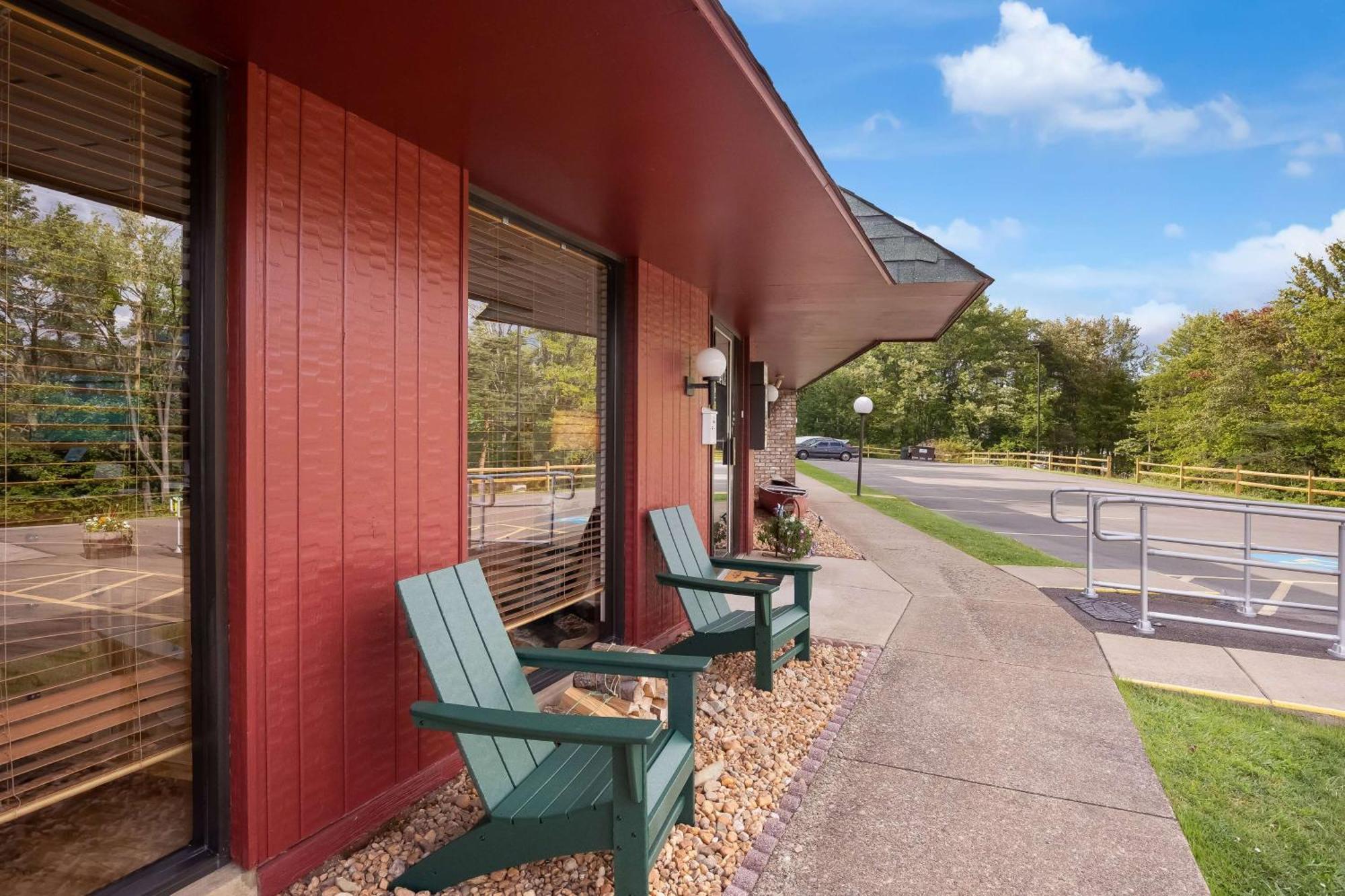 Travelodge By Wyndham Emlenton Exterior photo
